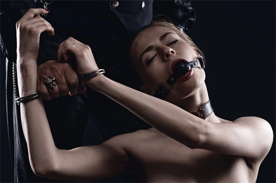 【西檬之家】圣水是什么？字母圈新人必备的BDSM术语指南